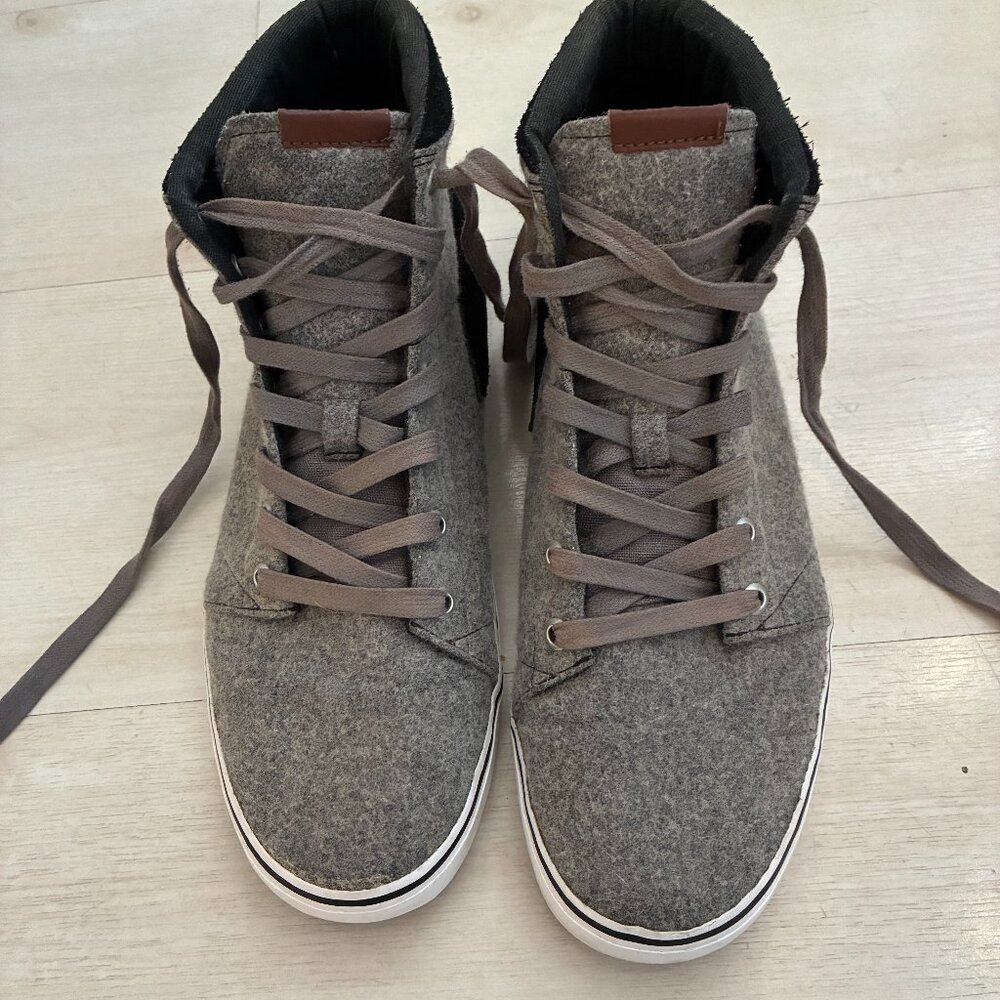 Volcom Evolve High Top Men's Skater Shoe Size 10